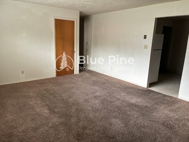 Building Photo - 1680 Calkins Ave