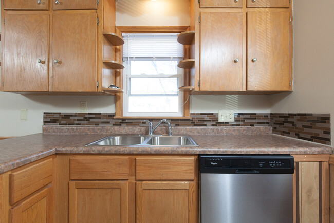 Building Photo - Beautiful 3 Bedroom, 1 Bathroom House in N...