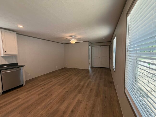 Building Photo - 25418 Nuway Ave