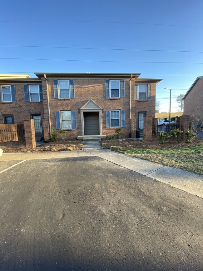 Building Photo - 422 Stewarts Ferry Pike