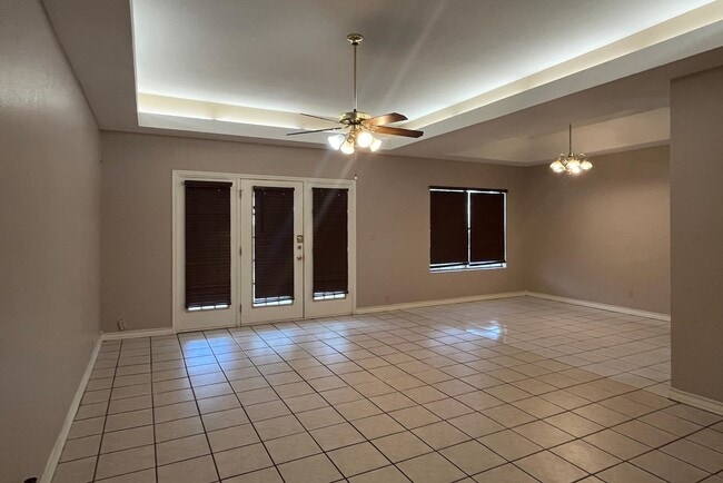 Building Photo - 1603 Sherwood Dr
