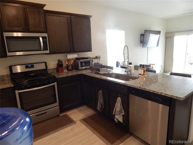 Foto del edificio - 304 Foster Ave