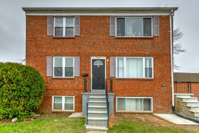 Building Photo - 7026 Hamlet Unit 1