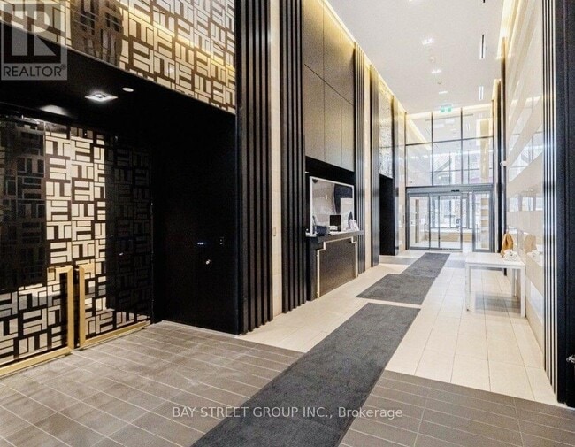 Building Photo - 501 Yonge St
