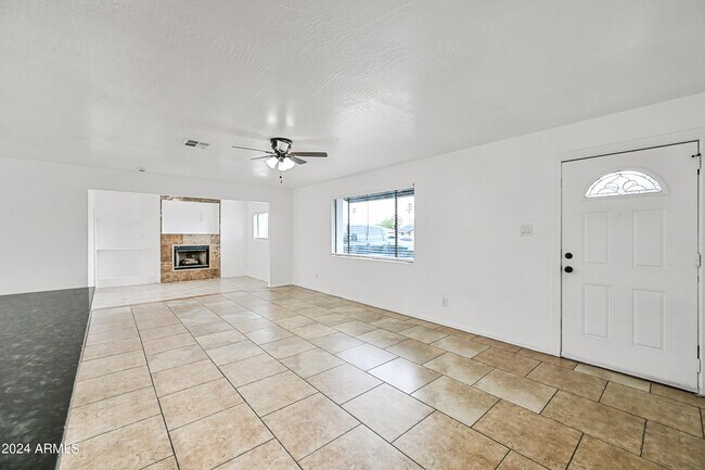 Building Photo - 3027 N 43rd Ave