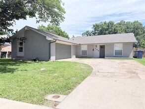 Building Photo - 706 Jamestown Dr