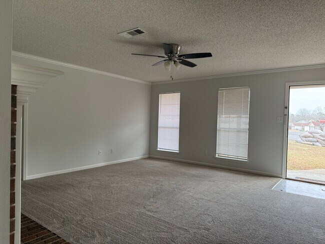Foto del edificio - 2214 Cherry Creek Cir