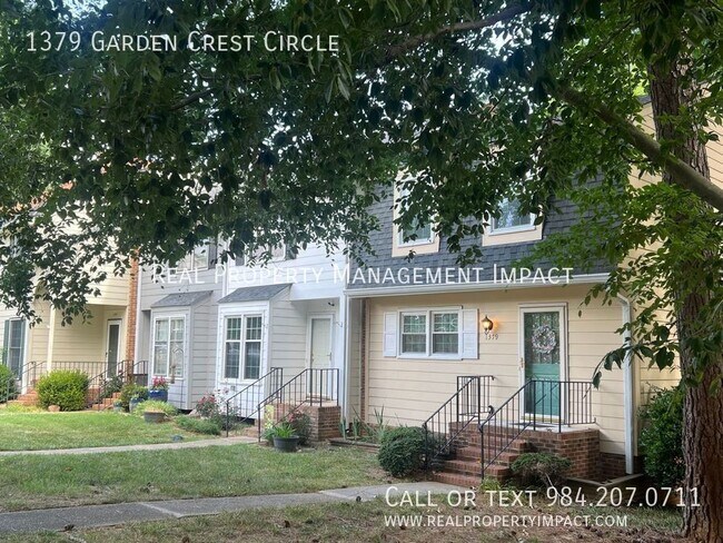 Building Photo - GREAT VALUE IN IDEAL LOCATION:  Spacious 3...