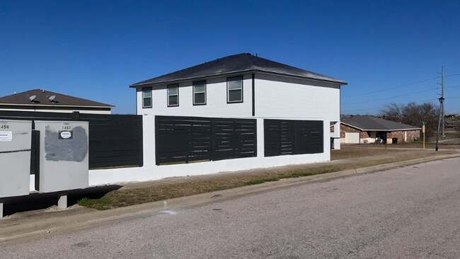 Foto del edificio - 3802 Wind Ct