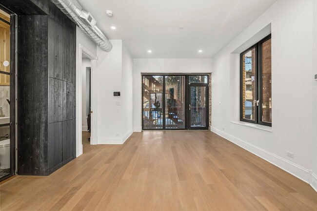 Building Photo - 1414 N Maplewood Ave