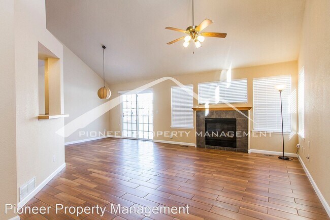 Building Photo - 2 br, 3.5 bath House - 12664 E Harvard Cir