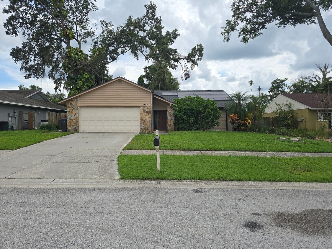 Foto principal - Solar Energy 3/2 Home in Riverview, FL.