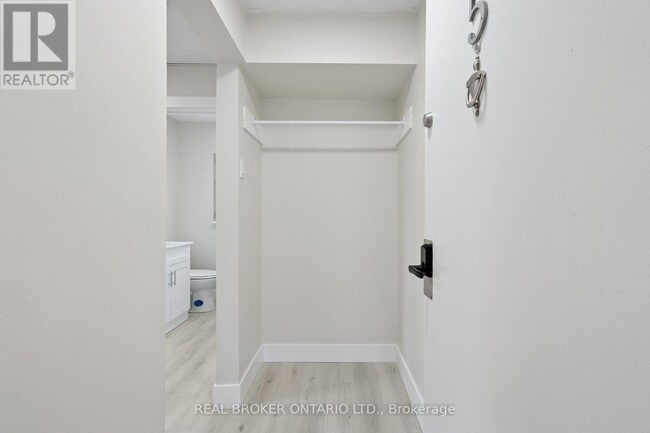 Building Photo - 1 Elgin St N