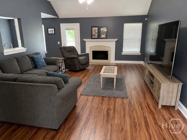 Foto del edificio - 901 Laurel Hill Cir
