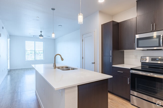 1BR-1BA-742SF-Reavis-Kitchen - View 32