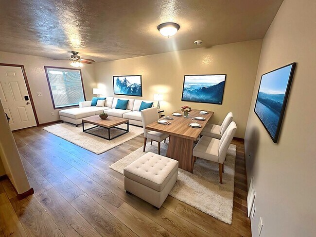Foto del edificio - Spacious & Convenient Walk-In Level Townhome in Brandon - 2 BD 1 BA unit!
