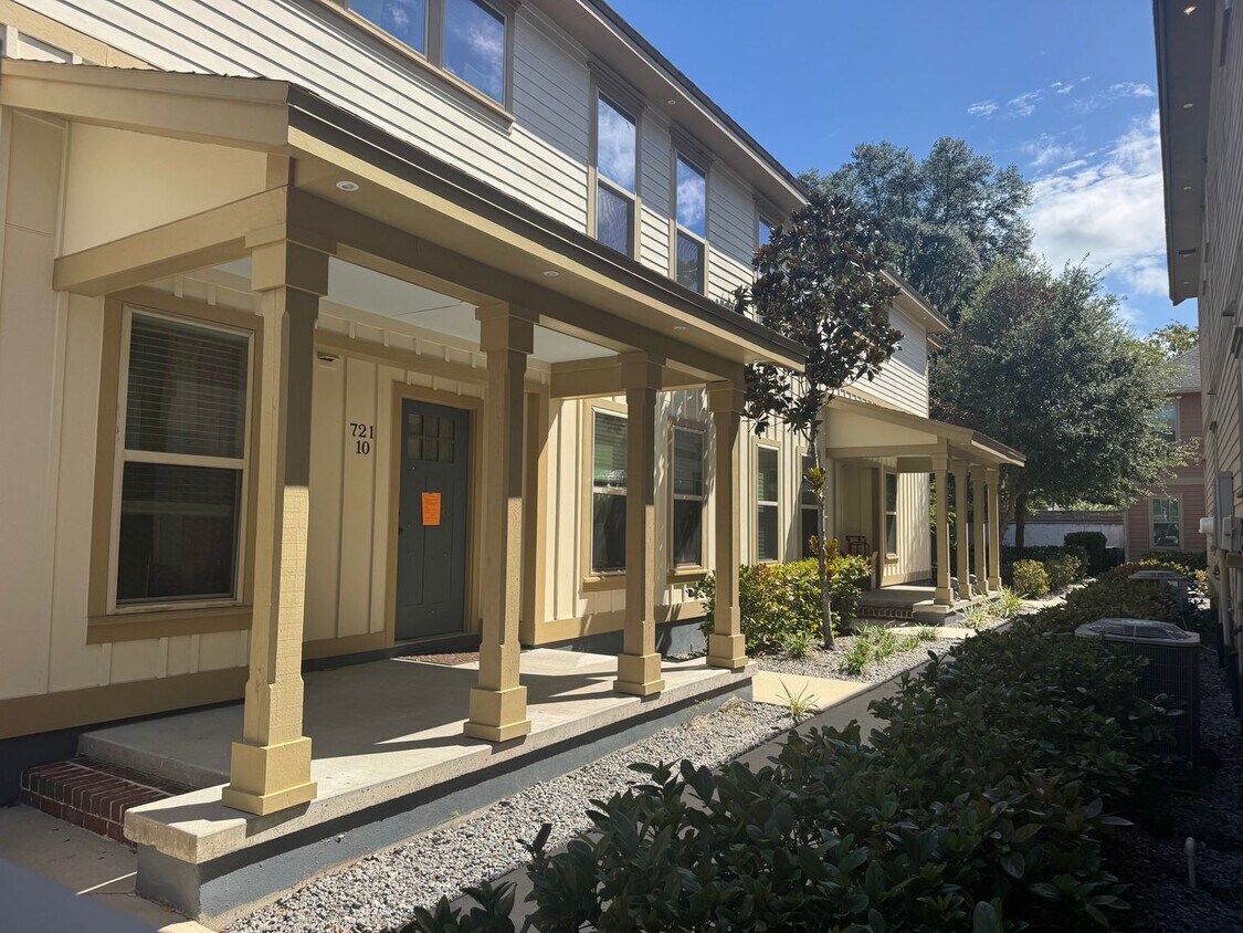 Foto del edificio - Student Living Near UF - 3 Bed / 3 Bath Ho...