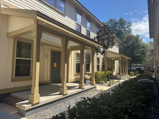 Building Photo - NOW LEASING FOR FALL 2026 – LIMITED AVAILABILITY