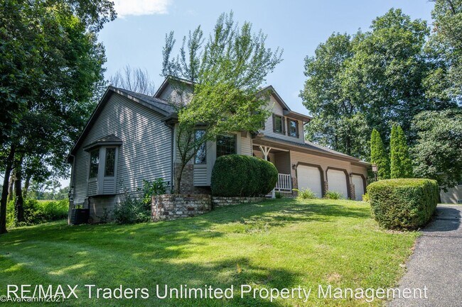 Building Photo - 9612 W Lake Lancelot Dr