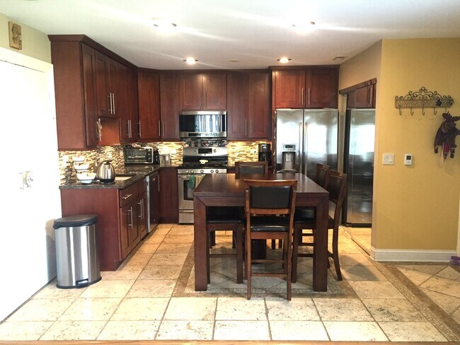 Foto del edificio - 1581 Quaker Ln