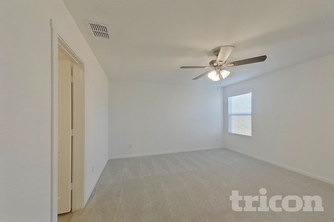 Building Photo - 843 Ponderosa Ln