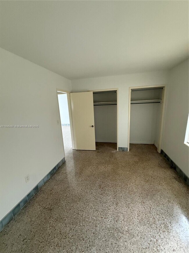 Foto del edificio - 301 SW 9th St