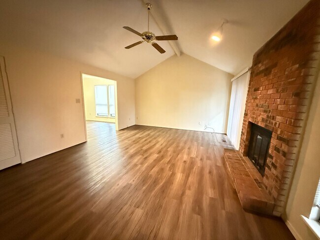 Foto del edificio - Huge Master Suite, culd-du-sac, Jenks Scho...