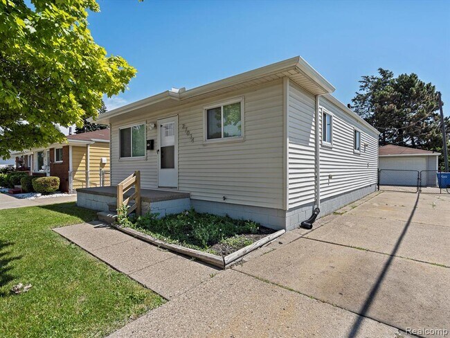 Building Photo - 27034 Baldwin Ave