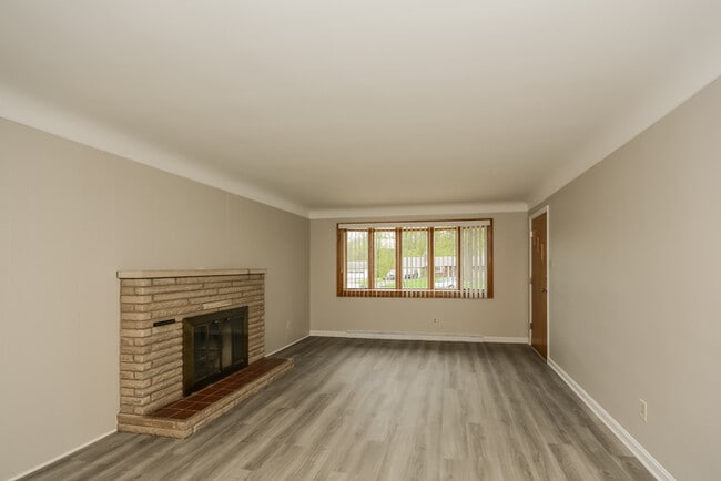 Building Photo - 610 Marview Terrace