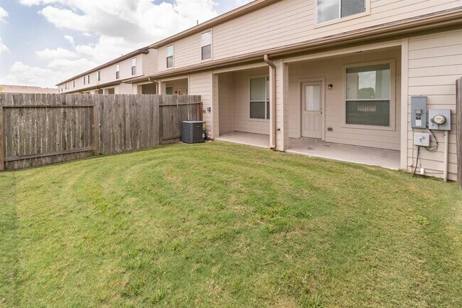 Foto del edificio - 6234 Brenwood Cir