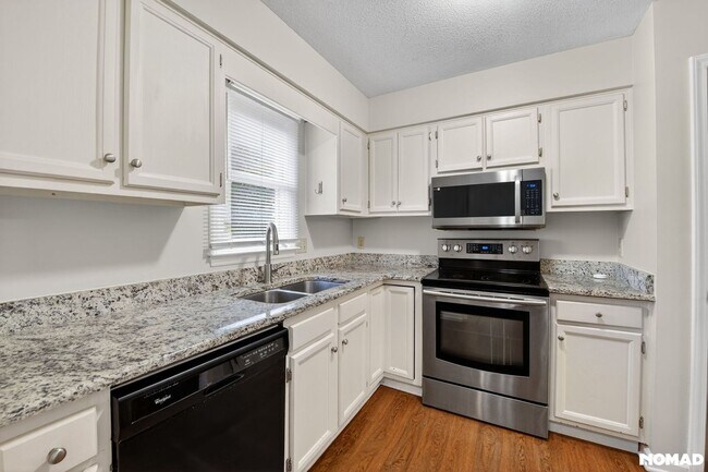 Foto del edificio - 4131 Kaplan Dr