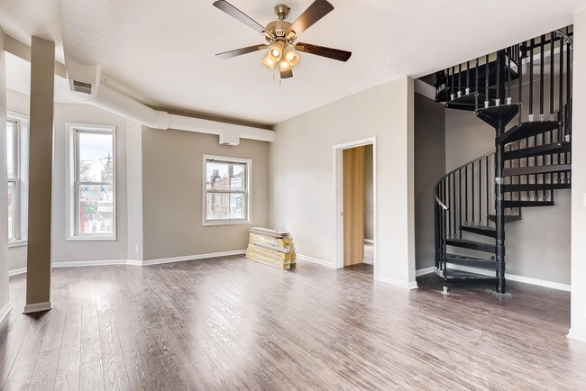 LR - 2000 W Roscoe St