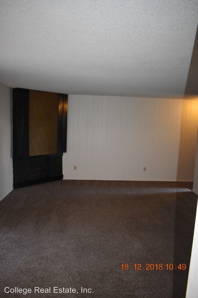 Building Photo - 2 br, 1 bath Apartment - 2341 Marine Ave.