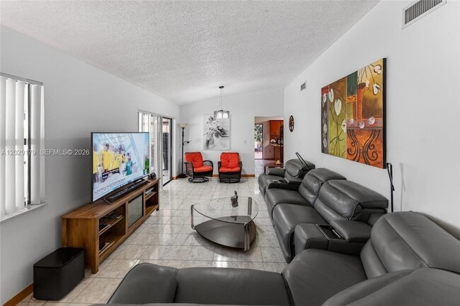 Foto del edificio - 5274 SW 145th Ave