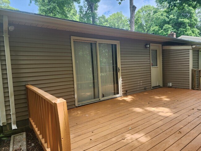 Building Photo - 7836 Ivy Hollow Dr