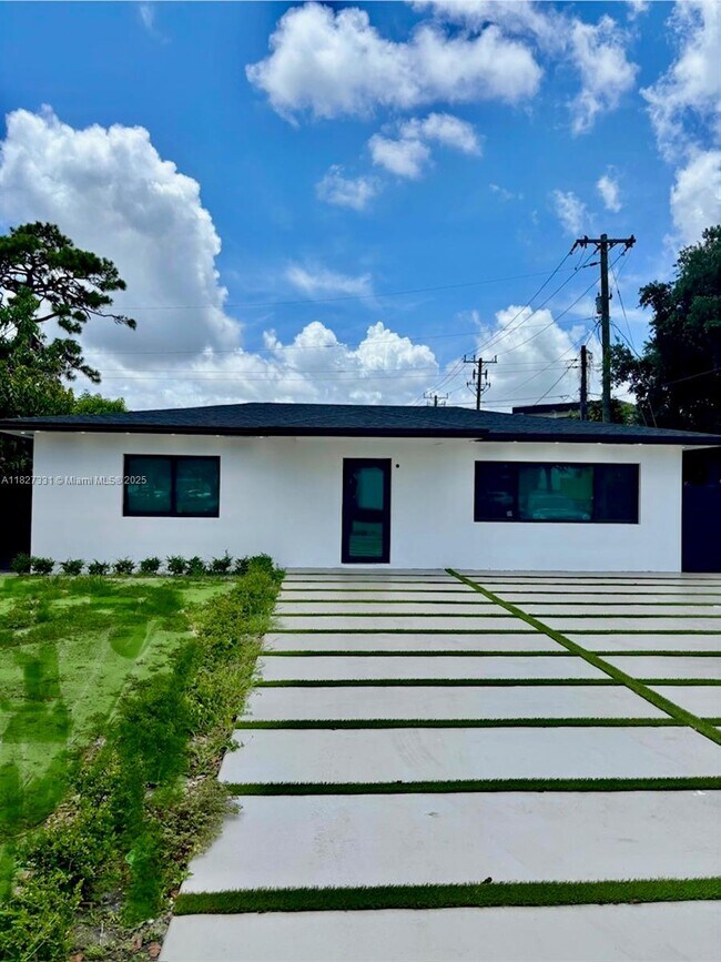 Building Photo - 16440 NE 10th Ave