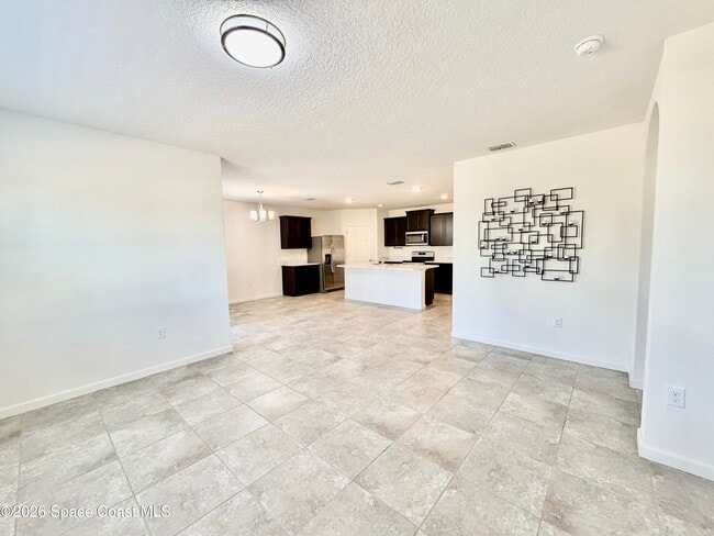 Building Photo - 388 Coyote Dr