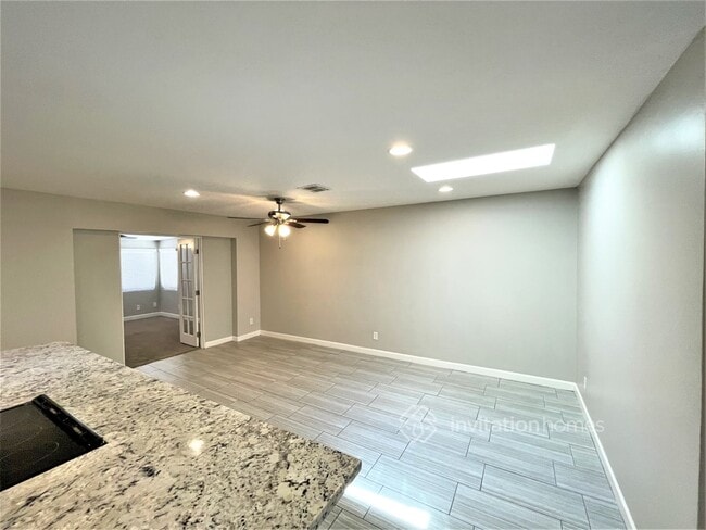 Building Photo - 8708 E Palm Ln