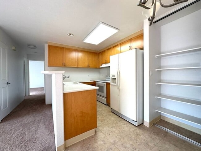Building Photo - 7142 Hawaii kai Dr