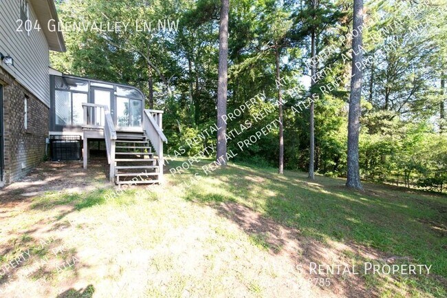 Foto del edificio - 204 Glenvalley Ln NW