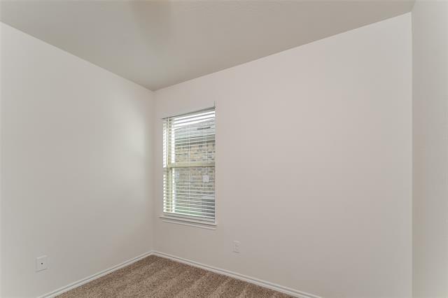 Building Photo - 824 English Dr