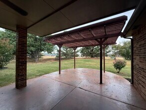 Building Photo - 2921 Longmeadow Ln