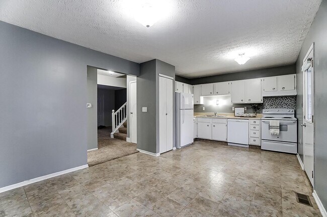 Building Photo - 7745 Stoneford Dr