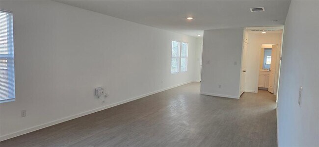 Building Photo - 446 Sormonne Lp