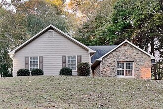 Building Photo - 2150 Lakeway Dr