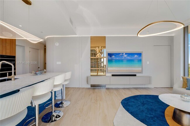 Building Photo - 2678 Tigertail Ave