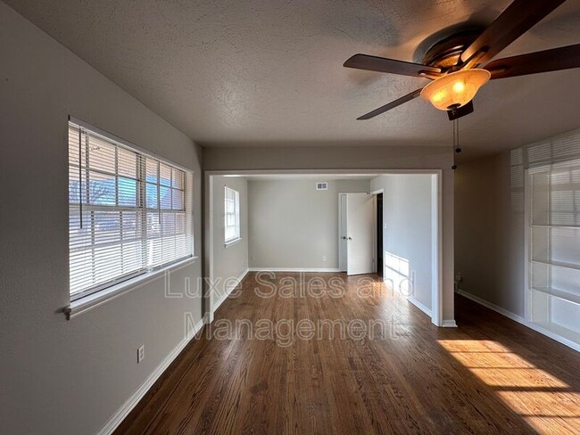 Building Photo - 3013 N Woodcrest Dr