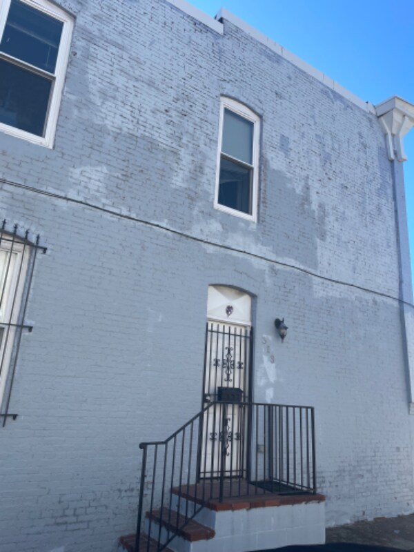 Building Photo - 313 S Pulaski St
