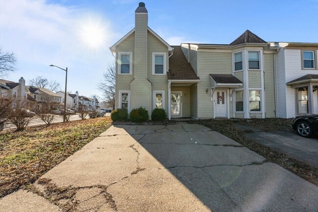 Building Photo - Beautiful Townhouse-Style Home in Virginia Beach!