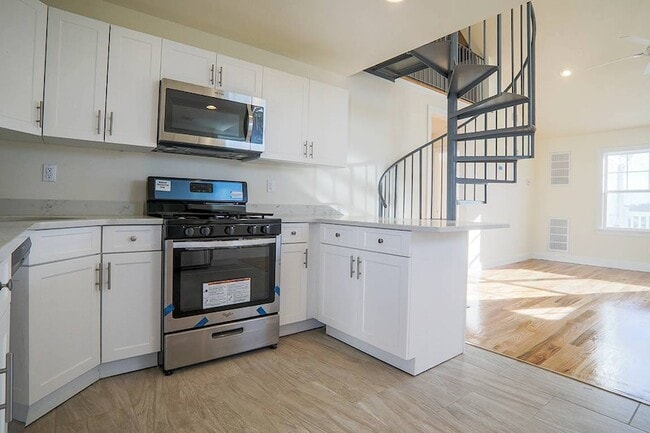 Photo - 40 Cedar Swamp Road Unit Apartment